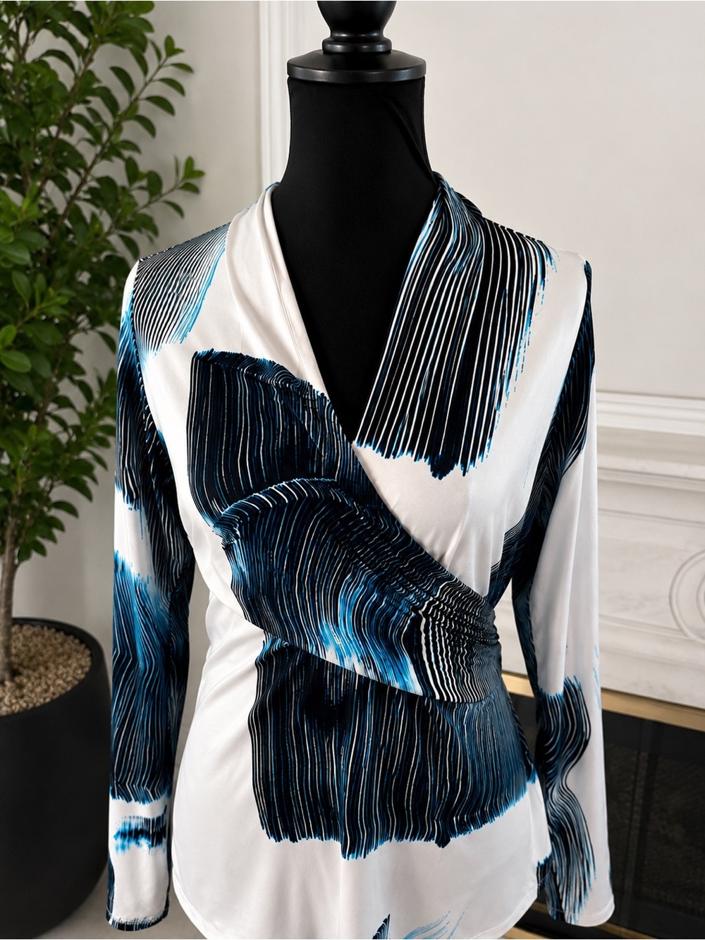 Dkny Designer Blue & White Wrap-Style V-Neck Blouse Elegant Office Luxe - Picture 7 of 14